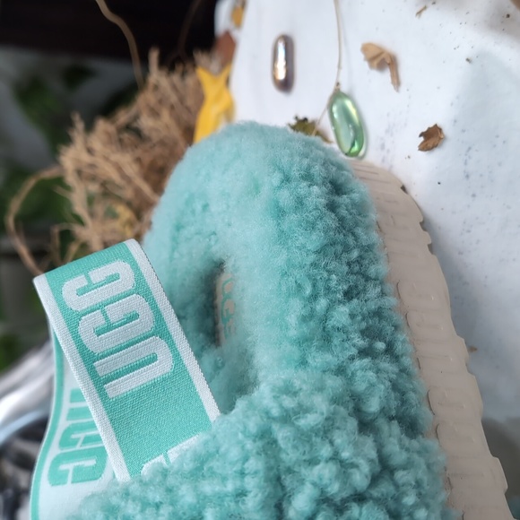 UGG Ladies green sandals - Picture 3 of 8